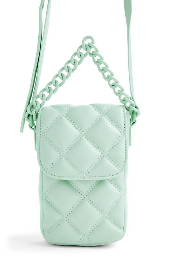 Bolso acolchado para móvil color verde menta de Primark: 8 euros.