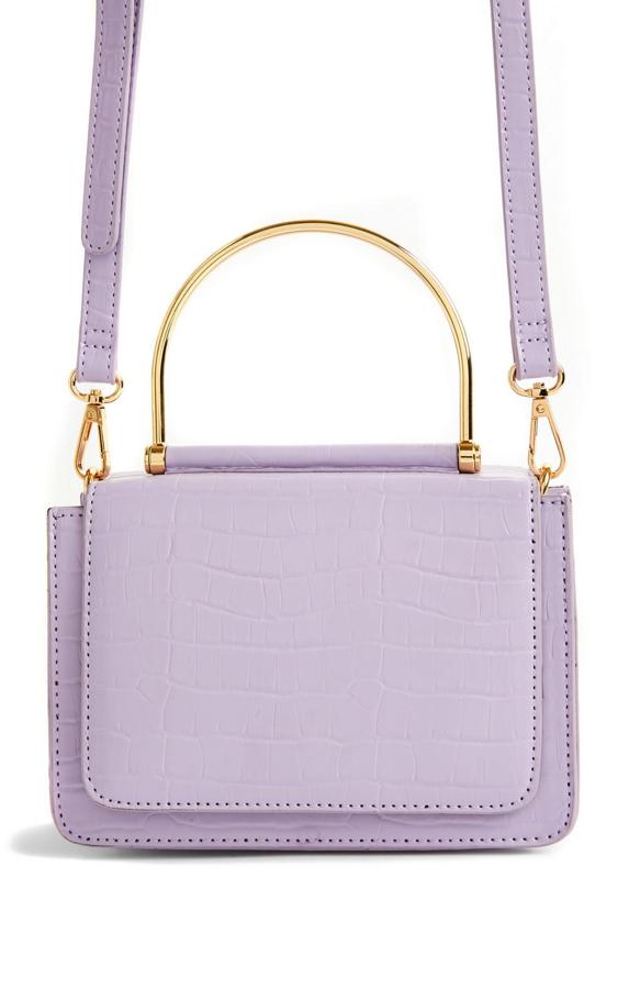 Bolso cruzado lila con asa de mano metálica de Primark: 10 euros.
