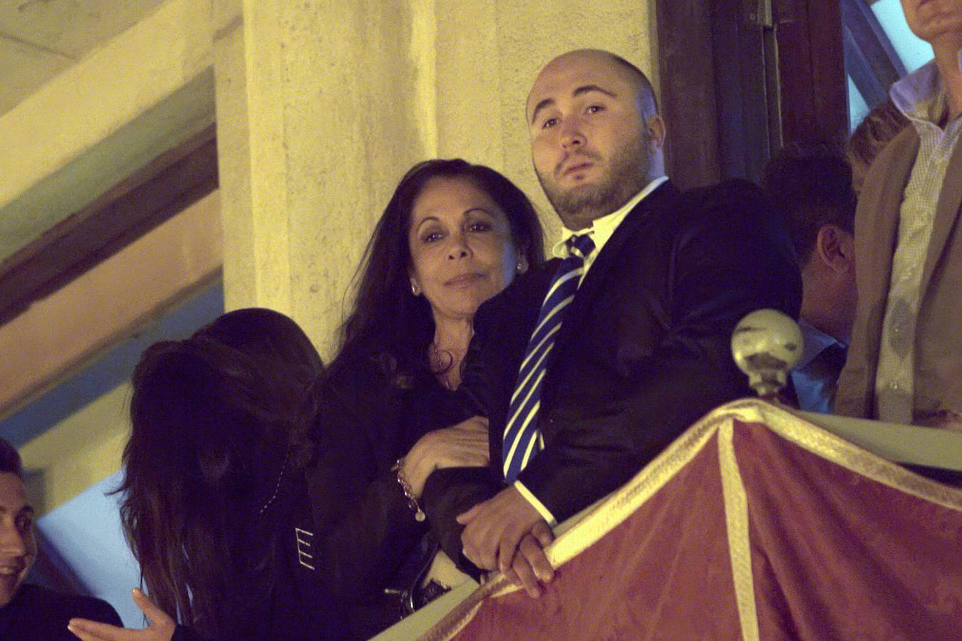 Durante el tiempo que estuvo en prisión, una de las cosas que más sufrió la artista fue no poder asistir en primera persona este rito religioso, para ella, uno de los más sentidos y especiales de todo el año. Pero esta imágen habla claramente de otros tiempos, de cuando Isabel Pantoja y su hijo Kiko Rivera aun tenía una buena relación y disfrutaban de la Semana Santa en familia, algo que se ha dinamitado en los últimos meses.