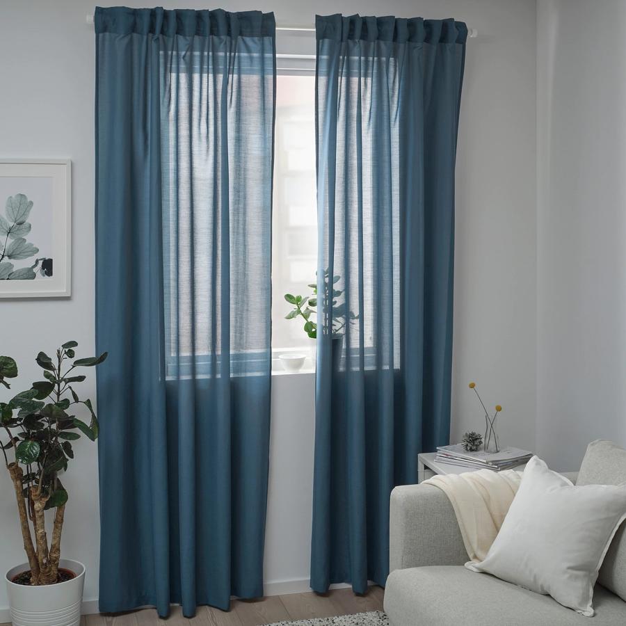 Disponibles en varios colores, estas cortinas azules finas tienen unas medidas de 145x300 metros y tienen un precio de 12 euros el par.