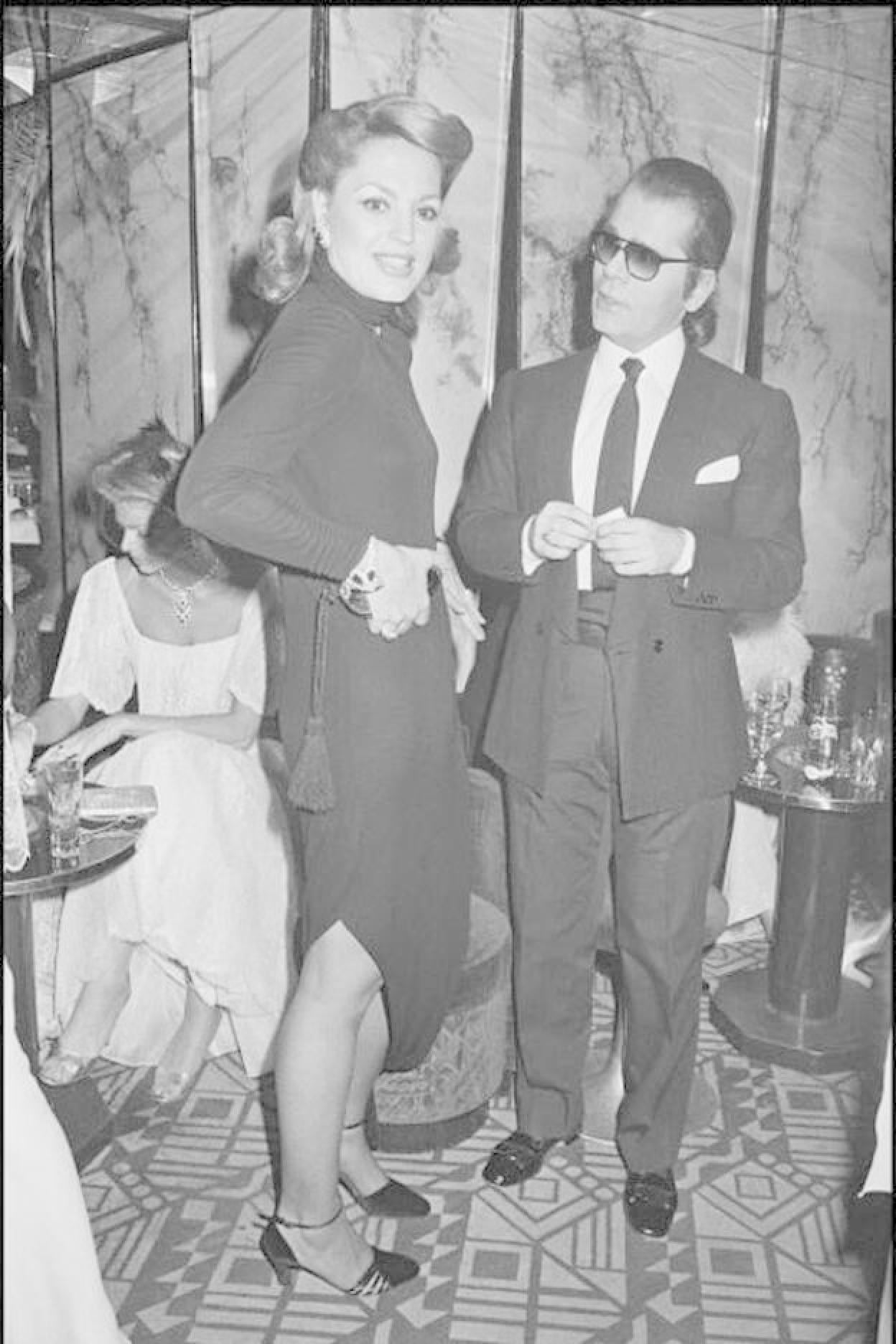 Ira Von Fürsterberg y su íntimo amigo el diseñador Karl Lagerfeld. Si quieres conocer más detalles sobre el rey Juan Carlos I, pincha en la imagen.