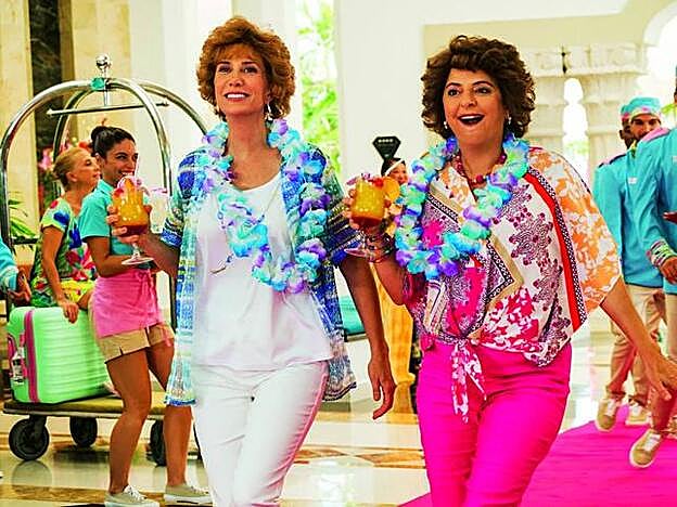 Barb and Star Go to Vista Del Mar cuenta la historia de Barb y Star, dos mejores amigas que abandonan su pueblo en el medio oeste por primera vez en sus vidas en dirección a Vista Del Mar, en Florida, donde pronto se verán inmersos en una aventura que las llevará a descubrir el amor y a un terrible villano que planea matar a todo el mundo del pueblo.