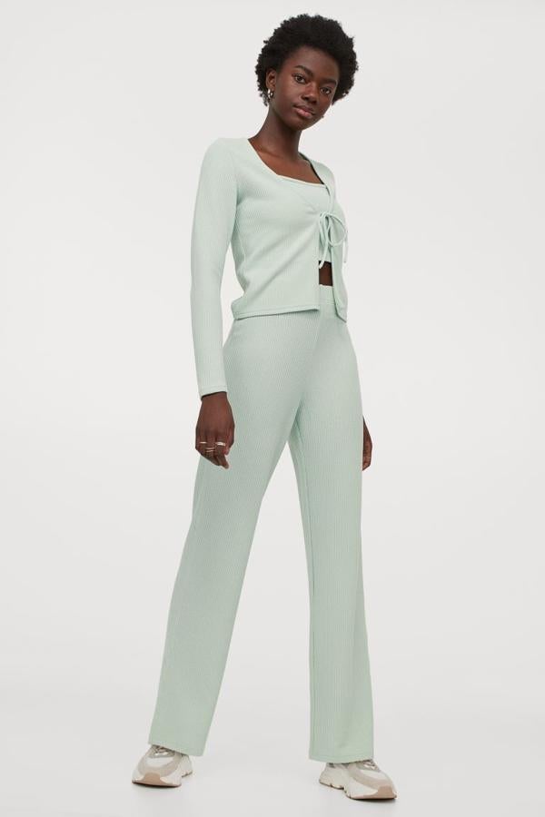 Pantalones reectos de canalé, de H&M (14,99 €).