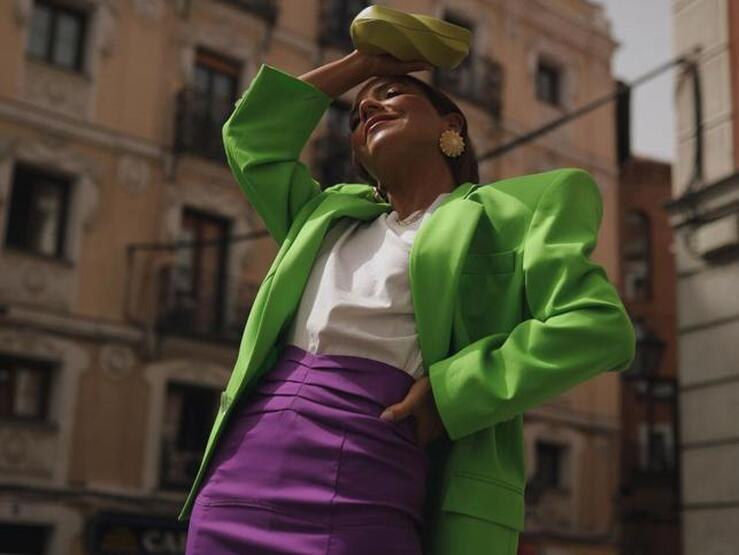 Fotos: Vestidos, blazers y hasta vaqueros: 10 looks en color verde que rejuvenecen, sientan de maravilla y demuestran por qué es el favorito de la primavera de las que más saben de moda