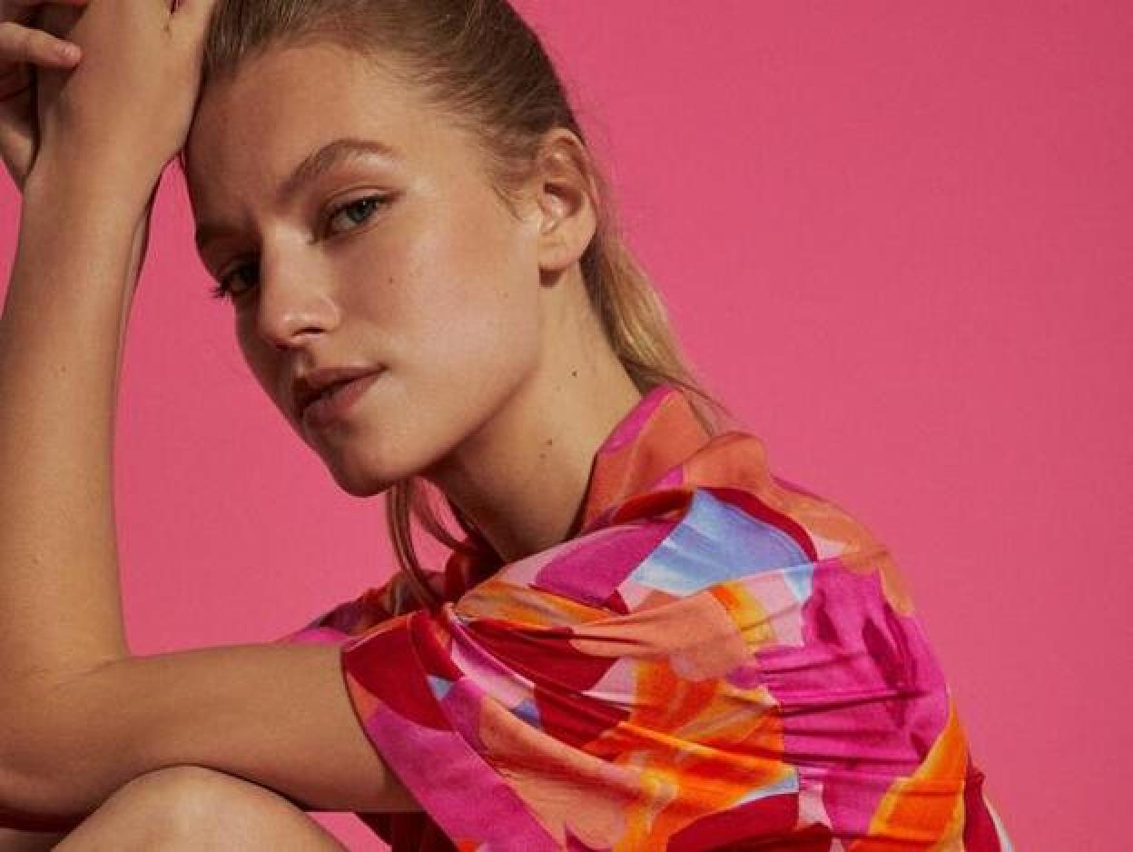 Pincha en la imagen para ver 10 prendas básicas de Zara, Stradivarius y Lefties que tienes que tener en tu armario.