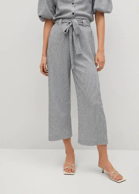 Pantalones culotte fluidos con estampado vichy. (19,99 euros).