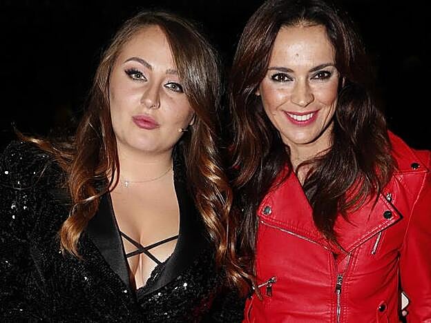 Rocío Flores, hija de Rocío Carrasco, posa con Olga Morena, la mujer de Antonio David Flores y a la que considera su verdadera madre.