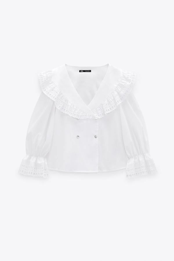 Camisa blanca con maxi cuello y calados de la nueva colección de Zara (29,99 euros)