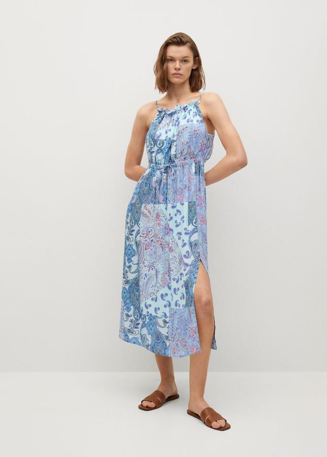 Vestido midi con escote halter y estampado pañuelo de Mango (39,99 euros)