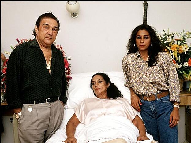 Lola Flores le platnó cara al cáncer durante décadas y, a pesar de su delicado estado de salud, se mantuvo activa hasta el final de sus días