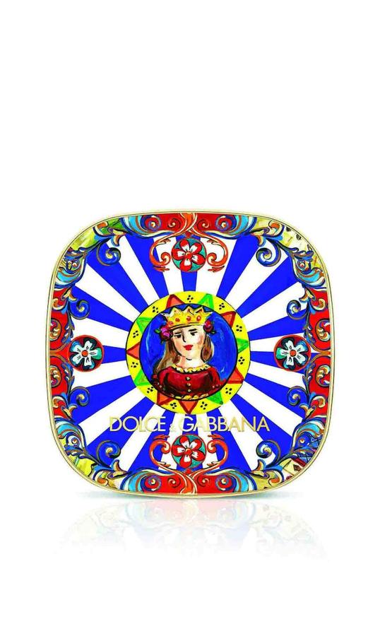 Solar Glow Ultra-Light Bronzing Powder (63€).