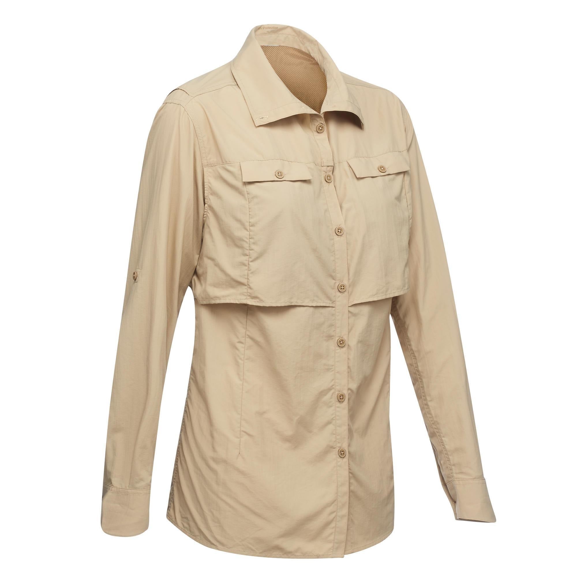 Camisa beige para hacer trekking por el desierto. Y aunque no seas tan aventurera, esta prenda de Decathlon es ideal para crear looks tipo safari que son pura tendencia. (24,99 euros).