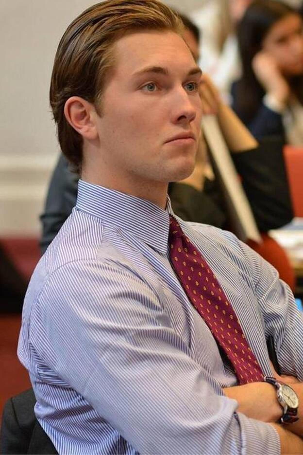 Se prodiga poco en los medios internacionales, pero el príncipe Heinrich Donatus es uno de los solteros de oro de las monarquías europeas.