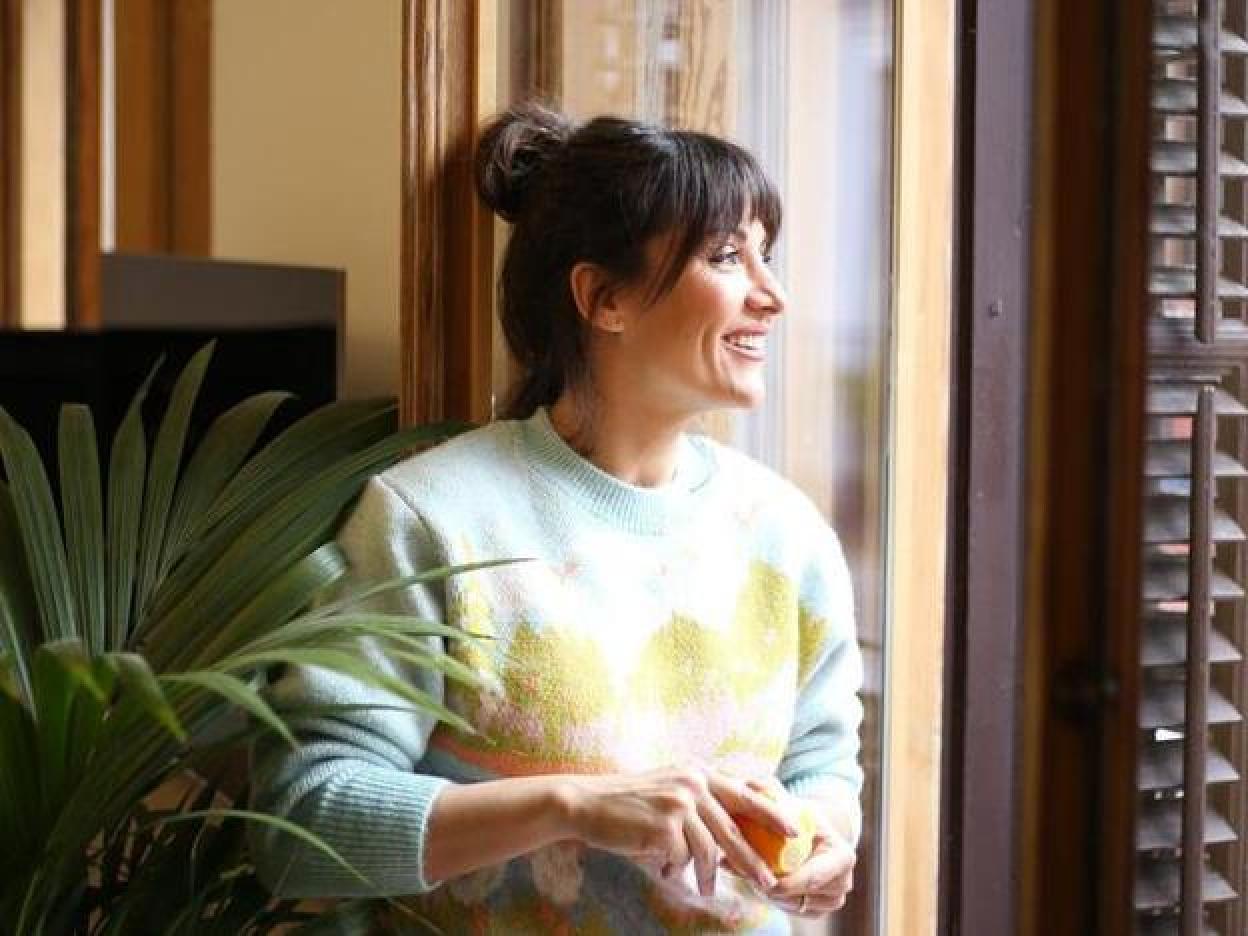 La casa de Nagore Robles destaca por su ambiente cálido. Viste tu casa de pequeños minimueblesgracias a H&M Home