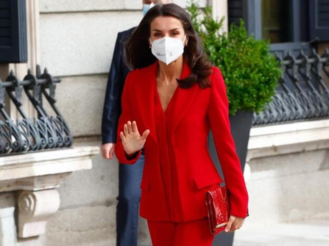 Pincha en la foto para ver los trajes de chaqueta en colores pastel más baratos que elevan tu estilo y te solucionan cualquier look.