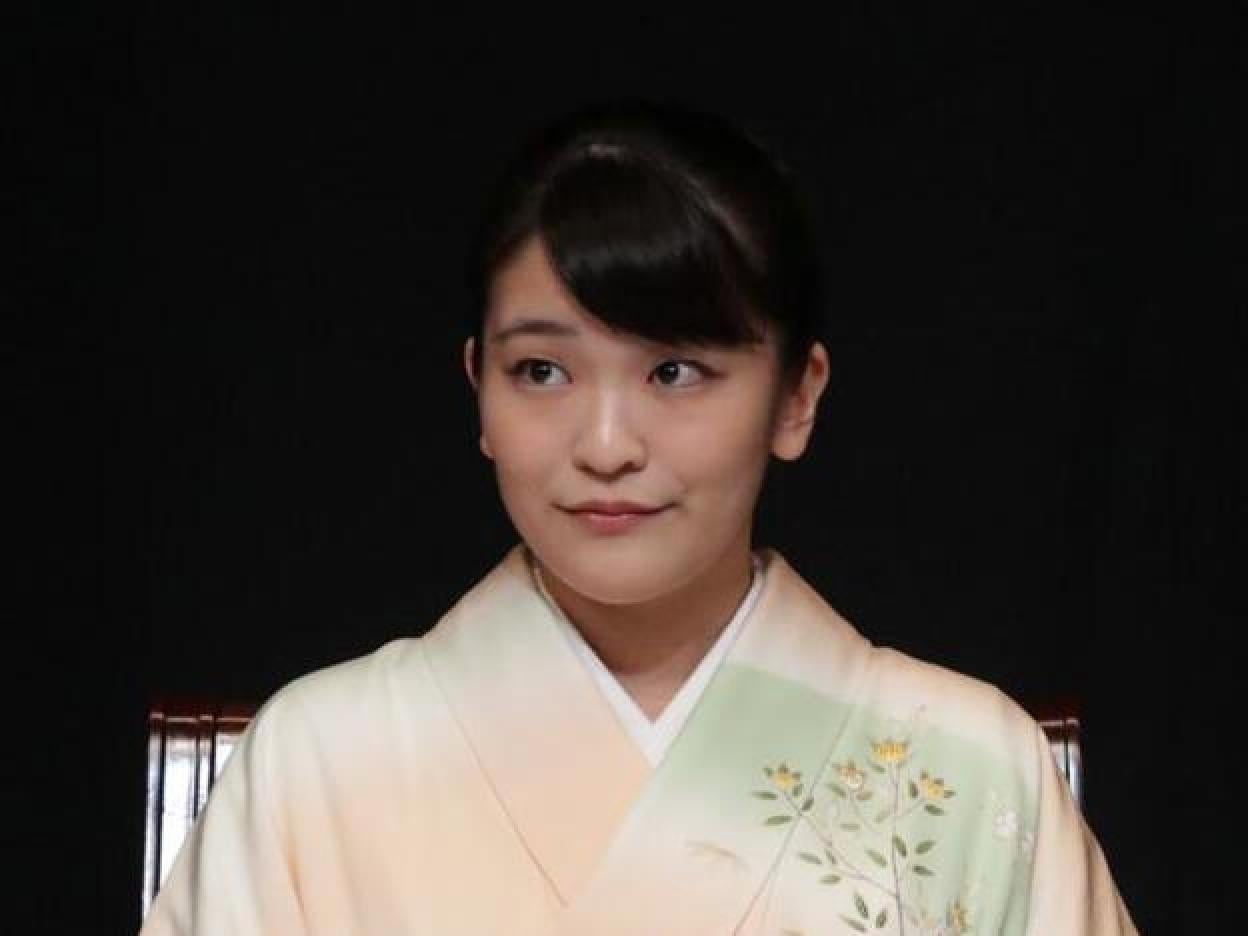 La princesa Mako, hija del heredero al trono de Japón, no tienen nada fácil conseguir casarse con su prometido, un plebeyo.