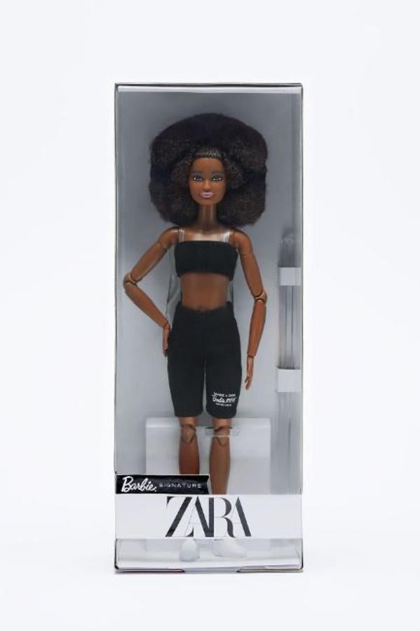 Muñeca Barbie con conjunto negro (34,95 euros).
