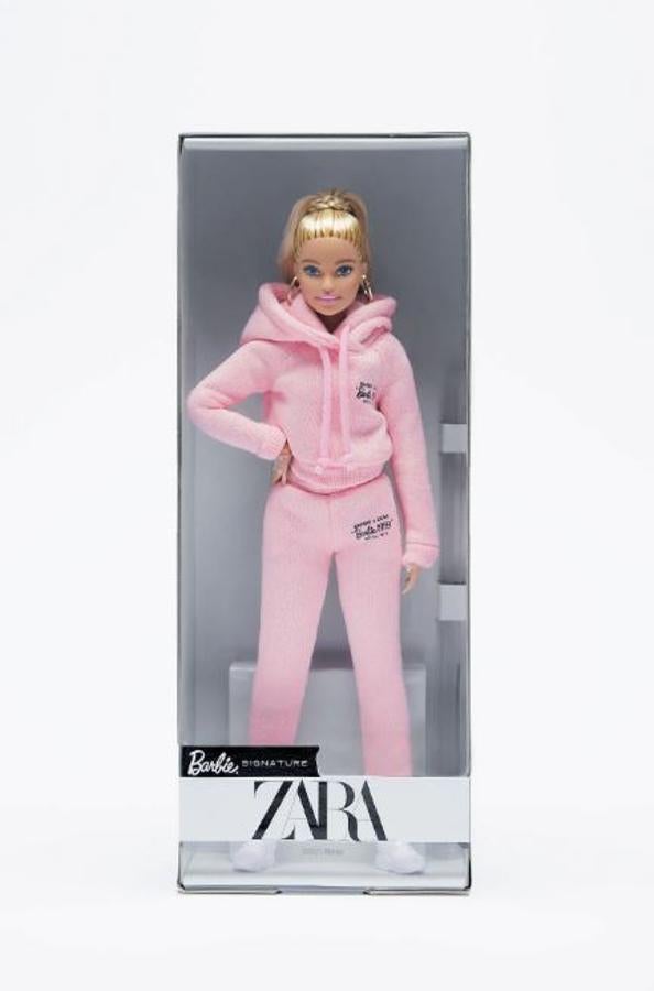 Muñeca Barbie con chándal rosa (34,95 euros).