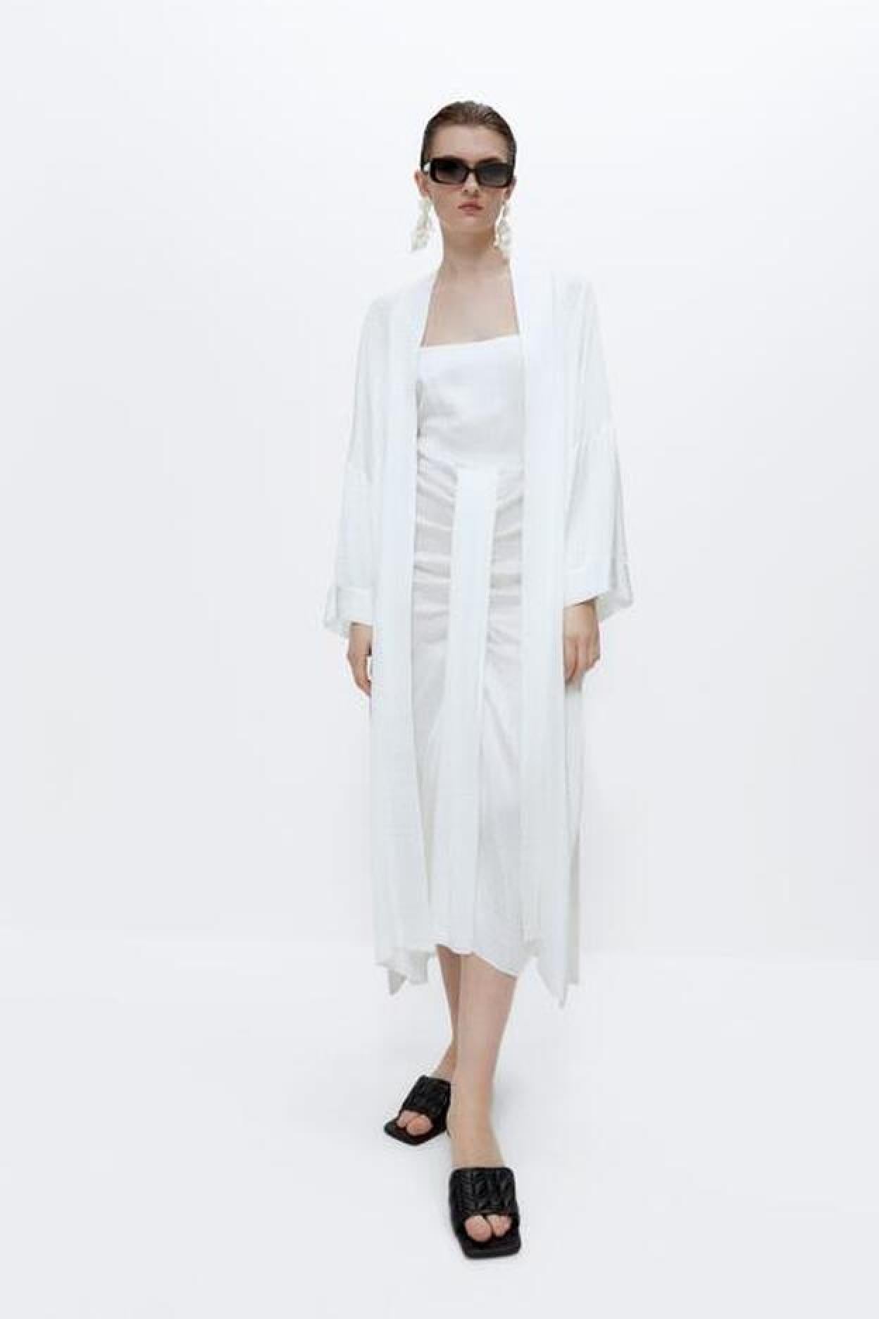 Pincha en la imagen para descubrir la imagen tendencia estrella de la primavera: los vestidos blancos súper favorecedores que estilizan la figura.