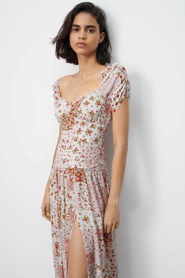 Vestido midi con estampado de flores de Zara (39,99 euros)