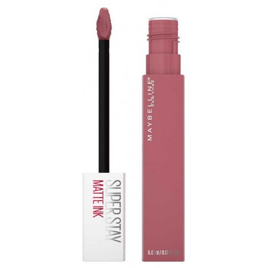 Maybelline Labial Super Stay Matte (5,02 euros) es el cosmético favorito de los canarios. Tiene una fórmula que consigue un color permanente que no se transfiere, no se cuartea y tiene una duración de hasta 16 horas. Además, una de sus grandes ventajas es que no reseca los labios.