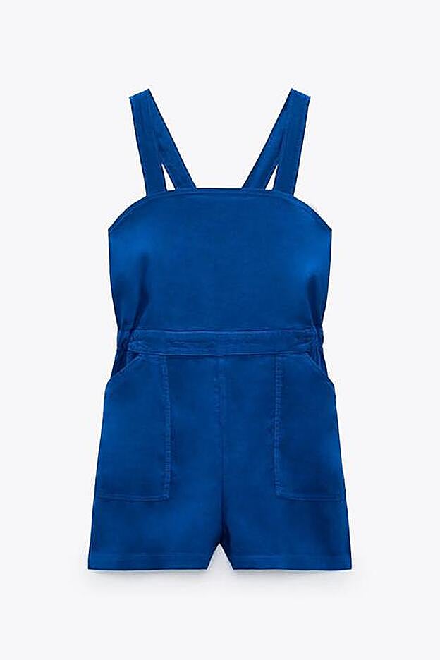 Confeccionado con lino cultivado de forma natural, este mono sienta de maravilla, marca cintura y hace piernas infinitas.