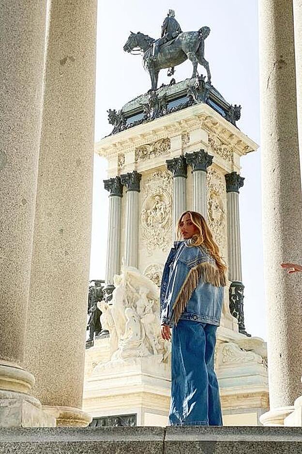 Rocío Flores con la chaqueta vaquera Mariela (55,90€).
