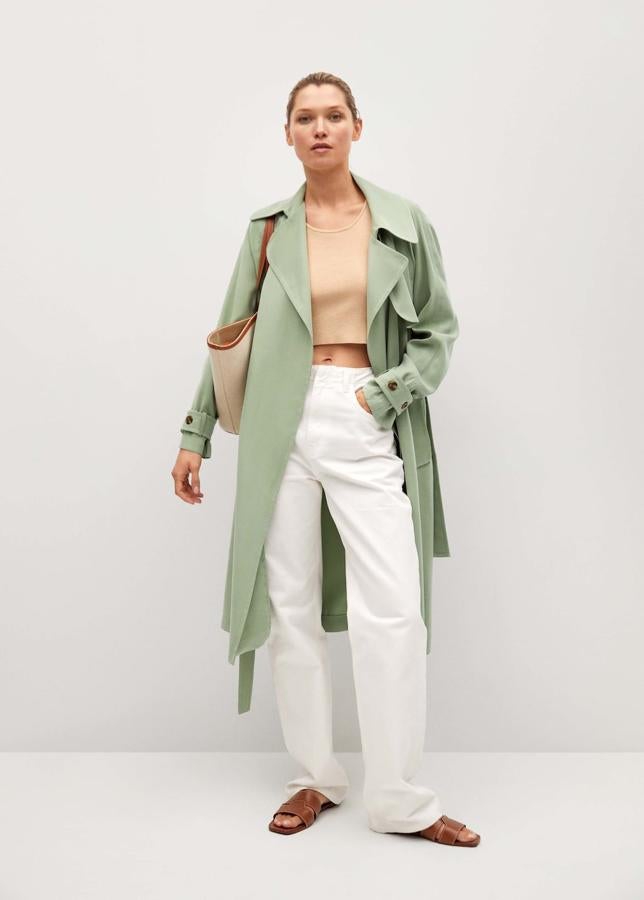 Este trench es el perfecto aliado del color blanco y los tonos tierra.