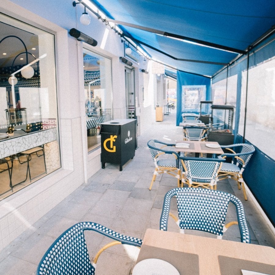 La Sastrería, en Carrer de Josep Benlliure, 42, de Valencia. Aunque su decoración interior es inmejorable, en esta época toca disfrutar de la cocina artesanal de Sergio Giraldo desde su terraza: rinden homenaje a las tradiciones y al mar con una carta elaborada con productos de proximidad y propuestas que cambian con cada ciclo del año.