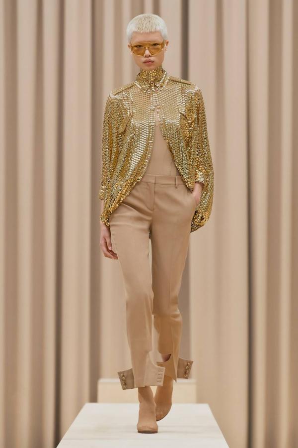 Desfile o/i 2021-22 de Burberry.