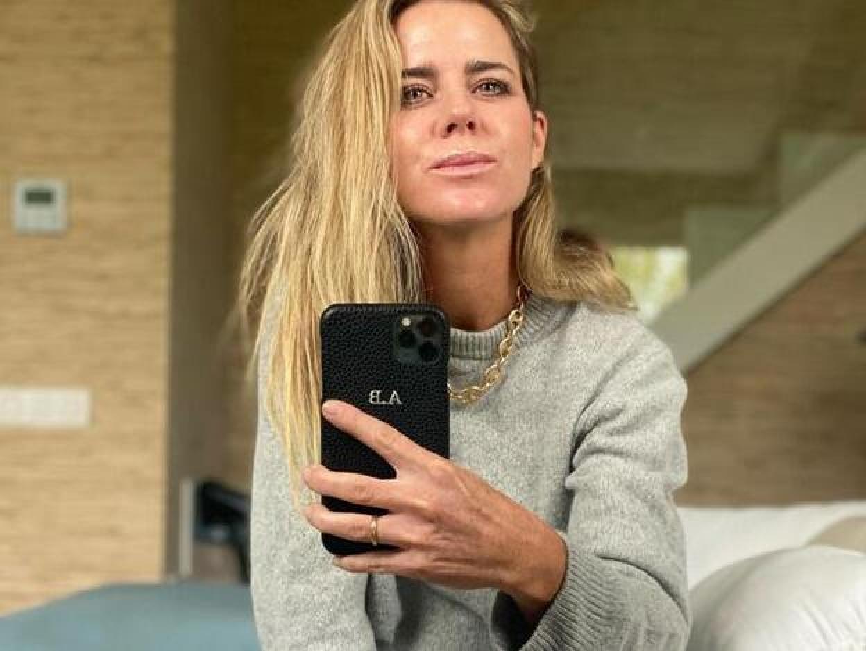 Pincha en la imagen para descubrir otros vaqueros blancos de Zara como los de Amelia Bono que vas a querer llevar con todo.