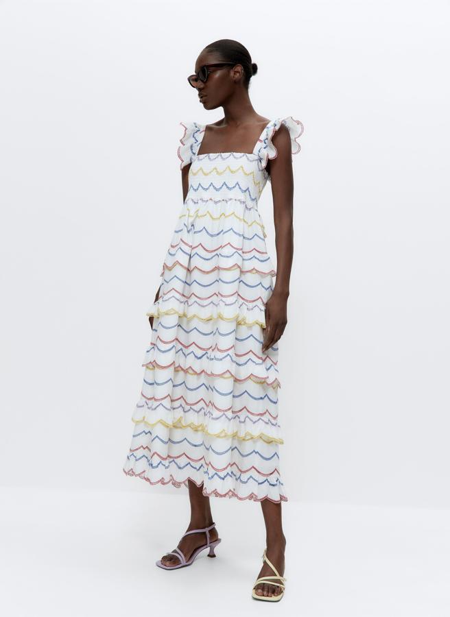 Vestido midi con nido de abeja y bordados multicolor de Zara (159 euros)