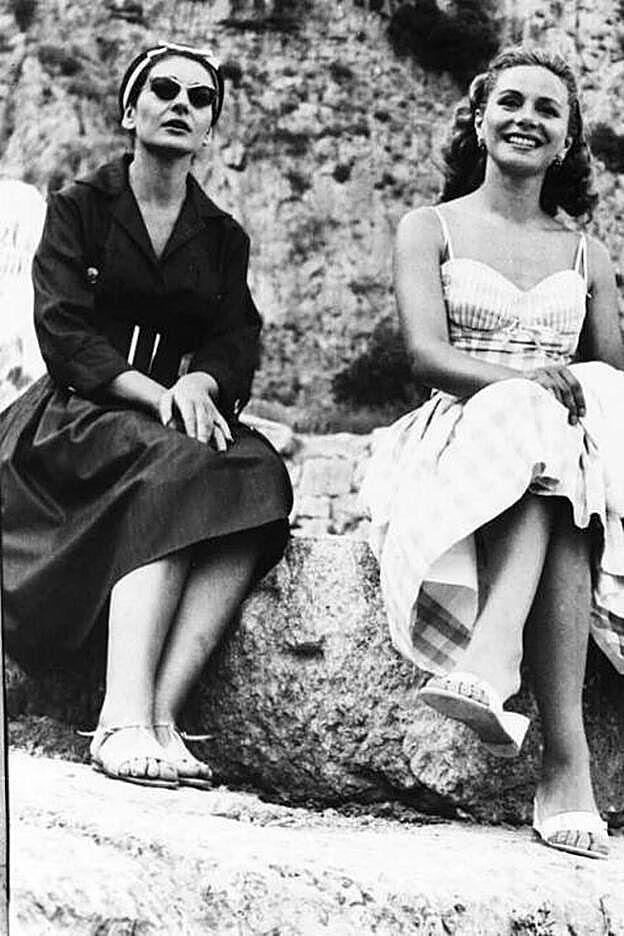 María cllas y Tina livanos en una de las escalas de esa famoso crucero por el Mediterráneo que acabó en divorcio.