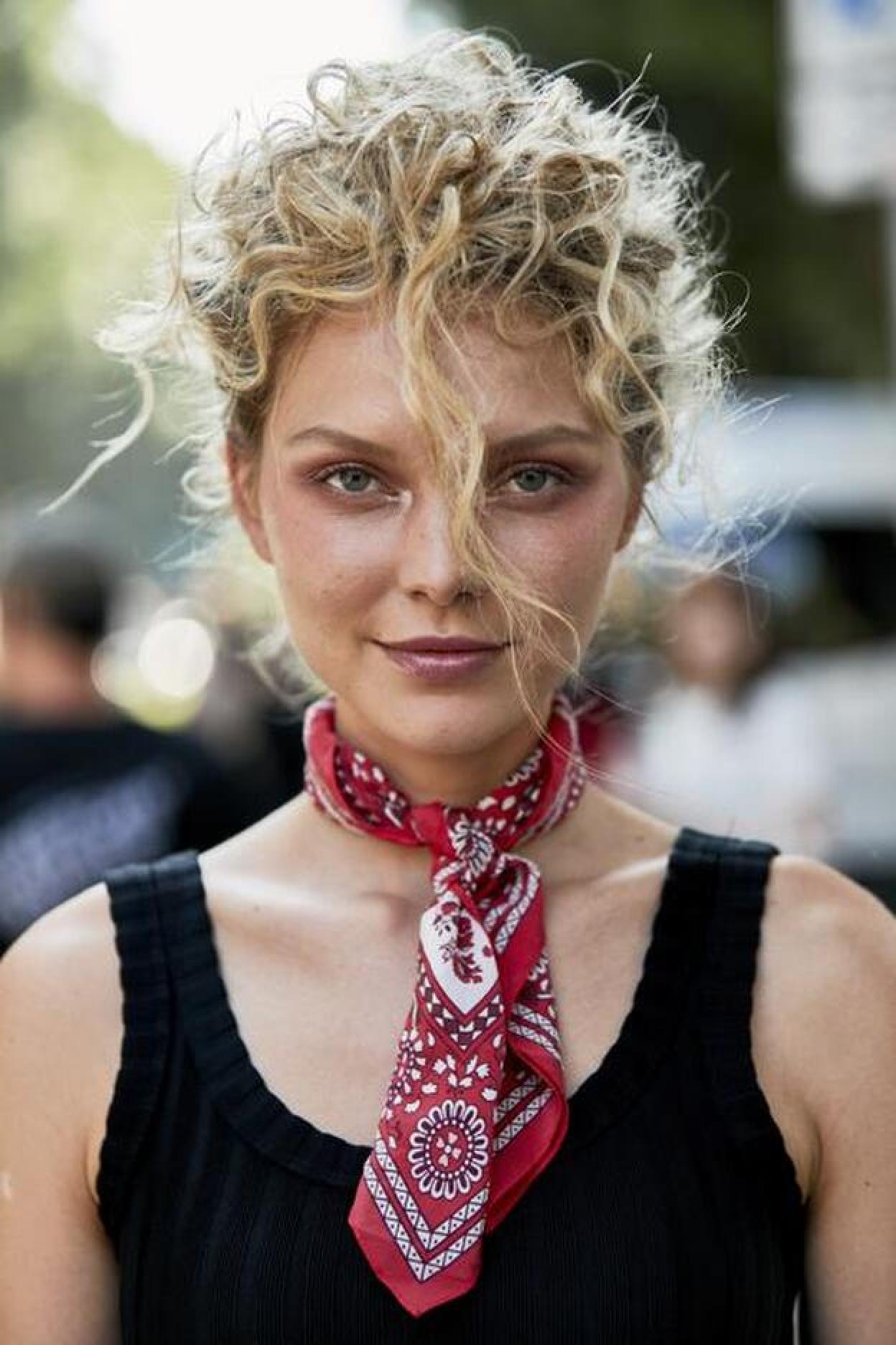 Haz click en la imagen para descubrir las mejores cremas para eliminar manchas e iluminar la piel que podrás combinar con este tratamiento de ácido tranexámico.