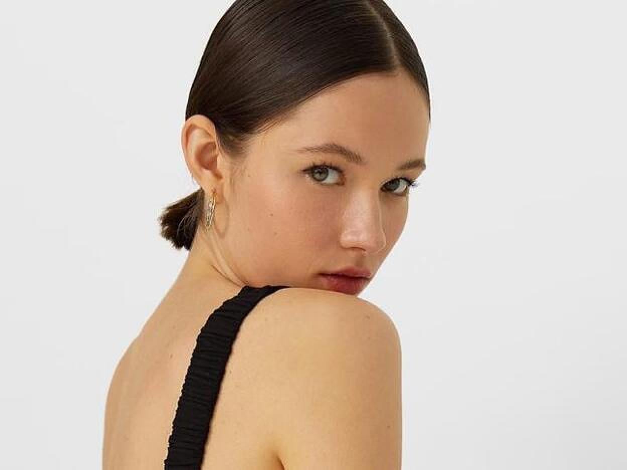 Pincha en la imagen para ver las compras de la semana: de los vestidos de Zara de los que te enamorarás al instante a las sandalias de Mango que llevarás sin parar.