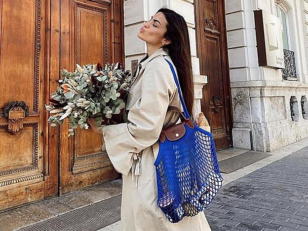 Este bolso de red se ha hecho viral entre las francesas (y en Instagram) y es ideal para elevar cualquier look de primavera