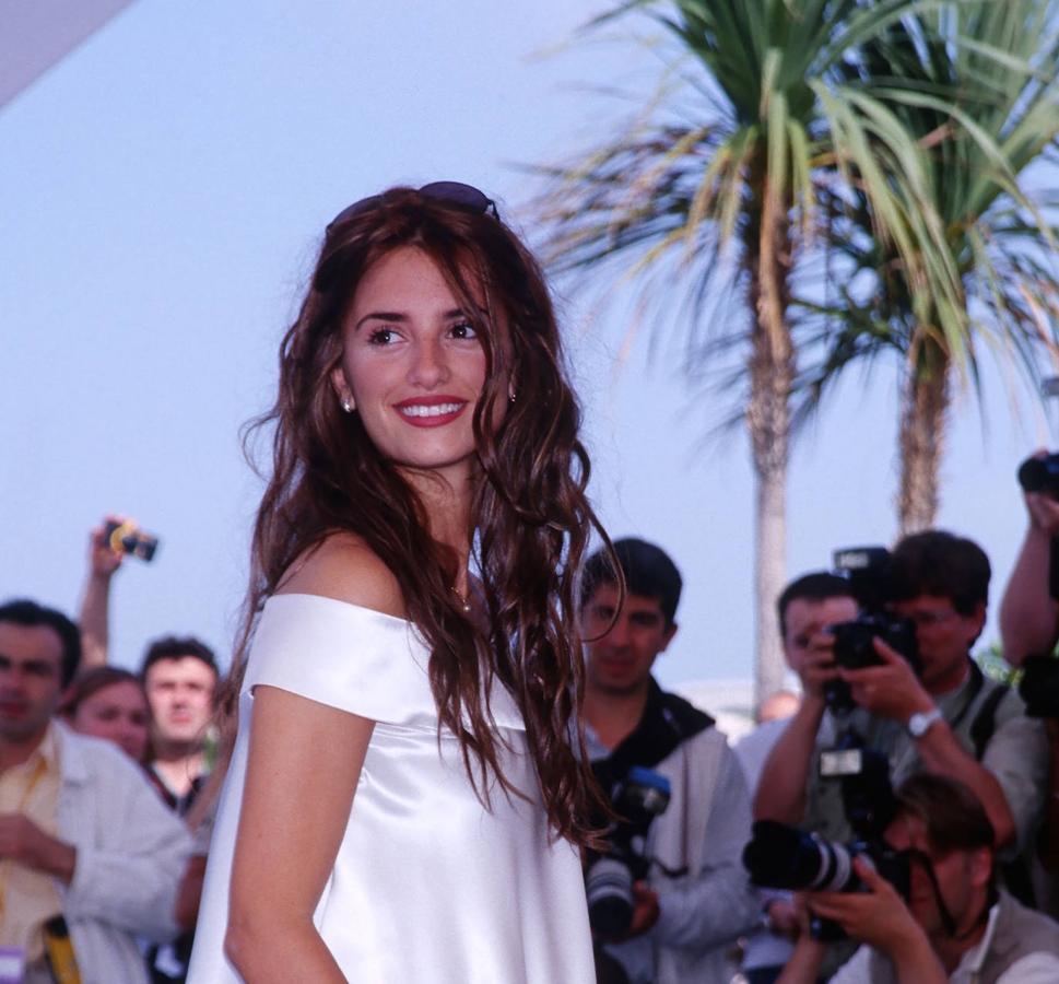 Desde muy joven destacó pr su belleza y la prensa la adora. Es hija de Eduardo, un comerciante de automóviles, y Encarna, peluquera. La actriz tiene dos hermanos, Mónica y Eduardo.