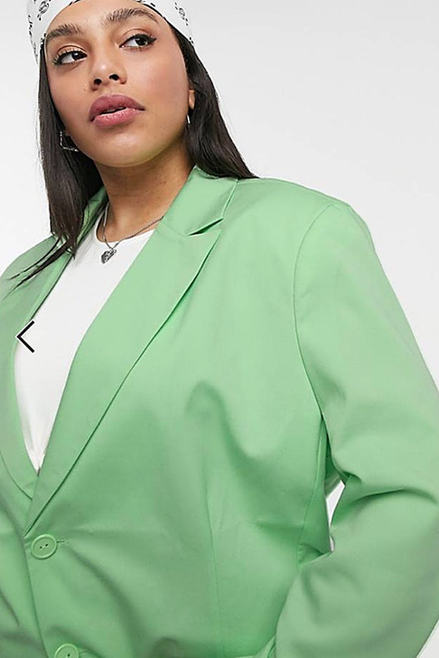 Una blazer verde fluor talla grande de la marca urbana Collusion.