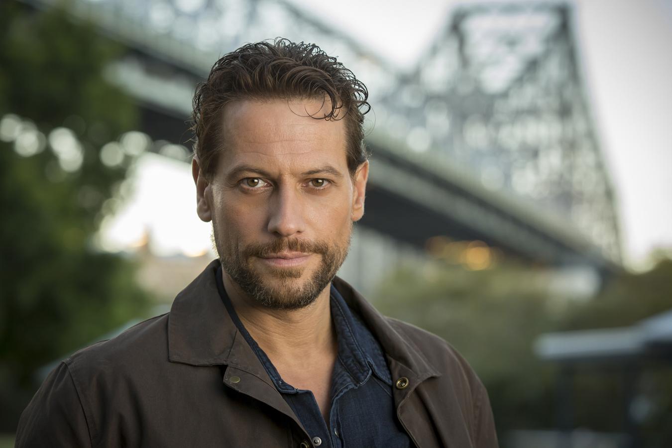 Harrow. Temporada 3. AXN. 5 de mayo.Ioan Gruffud vuelve a ponerse en la piel del médico forense Daniel Harrow para seguir resolviendo los casos más raros gracias a su habilidad para escuchar la voz de las víctimas y su capacidad para hacer cualquier cosa para descubrir la verdad. Pero también deberá luchar para seguir manteniendo el secreto que amenaza a su familia, su carrera y a él mismo.