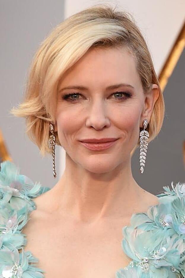 Cate Blanchett destaca sus ojos pequeños con este corte bob de texturas ligeras.