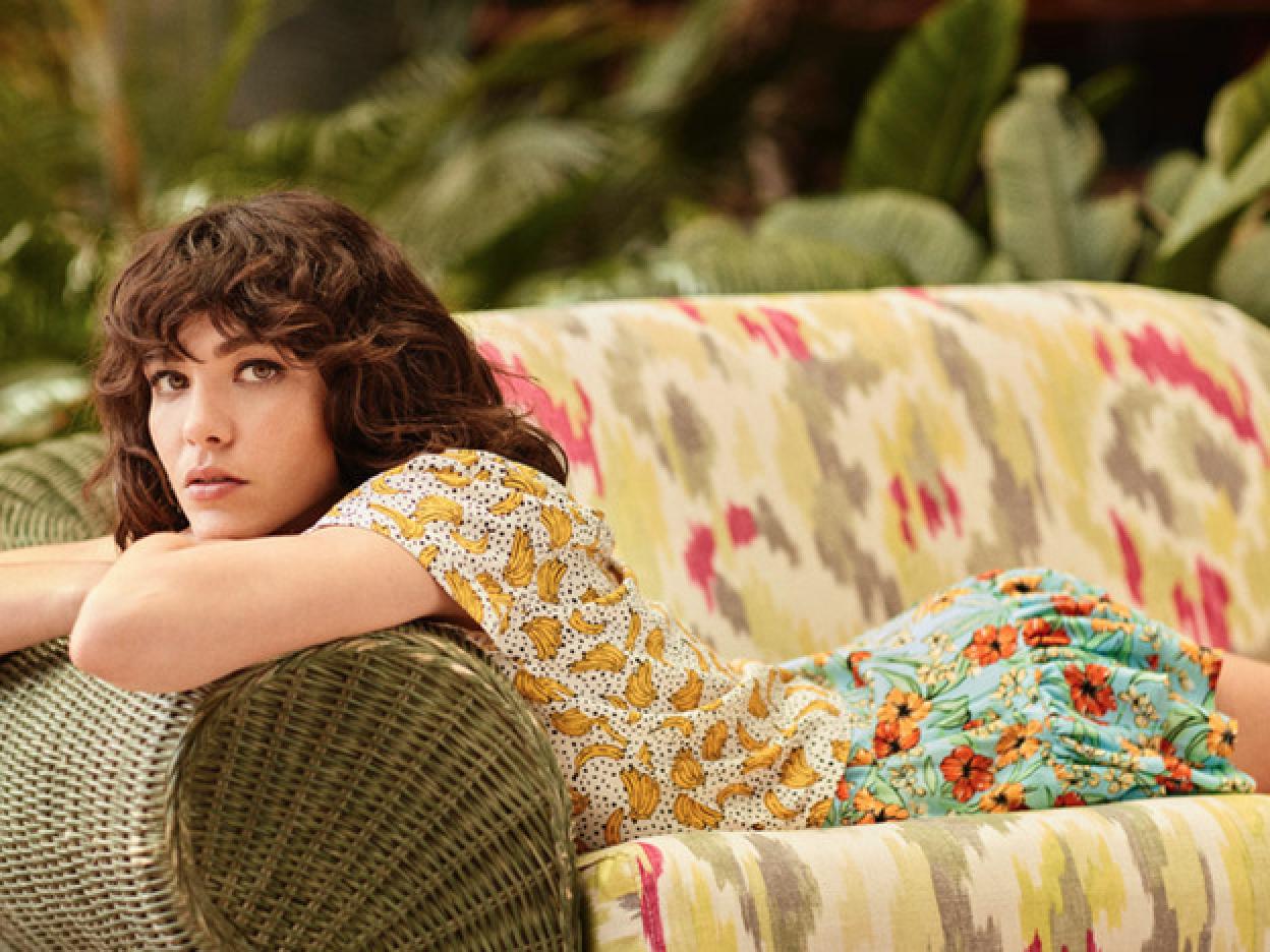 Pincha en la foto para ver las prendas de flores de la nueva colección de Lefties que no pueden faltar en tu armario de primavera.