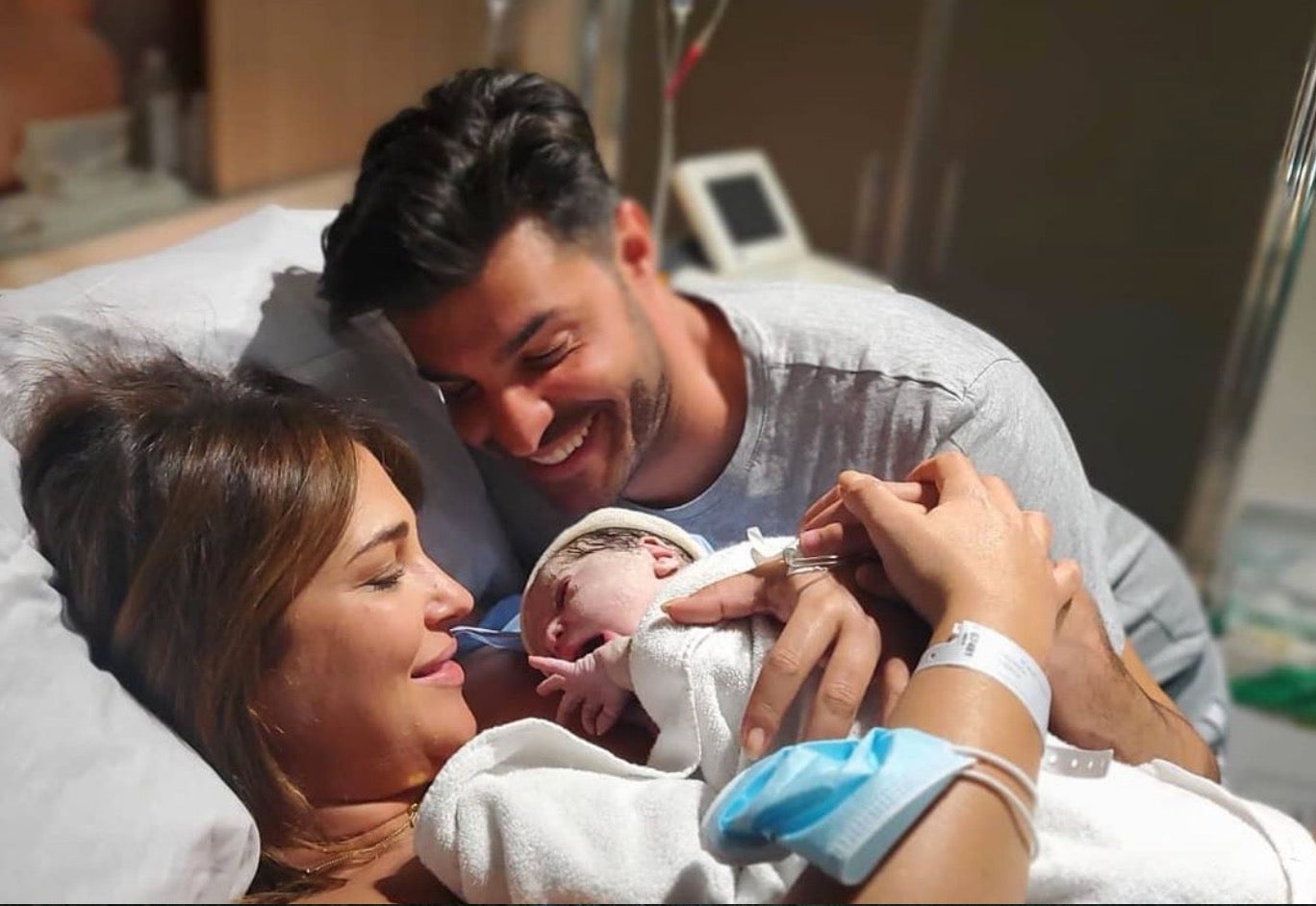 El pasado 23 de septiembre los protagonistas de la noticia eran los encargados de confirmarla en sus cuentas de Instagram que Paula Echevarría y Miguel Torres estaban esperando su primer hijo juntos. El 11 de Abril nacía Miguel Jr. para llenar de felicidad a la pareja.