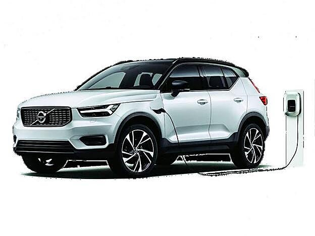 Volvo XC40 Recharge. El atractivo SUV compacto de la marca sueca está disponible también como híbrido enchufable, con una autonomía eléctrica de 45 km en cada recarga.