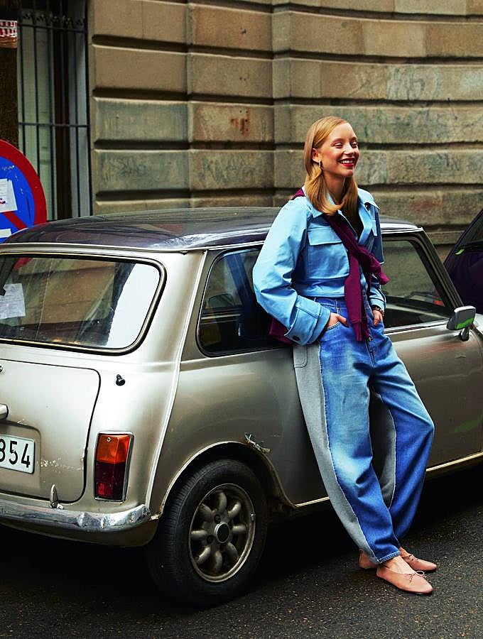 Chaqueta-camisa de Boss; pantalón en denim y algodón, de MM6 by Maison Margiela; y sudadera atada sobre el pecho, de Polo Club. Pendientes y pulseras de Tiffany & Co., y bailarinas de Zara. Estilismo: Cristina Pérez Hernando. Maquillaje: José Belmonte (Cool) para Nars. Peluquería: Manu Fernández (Cool)