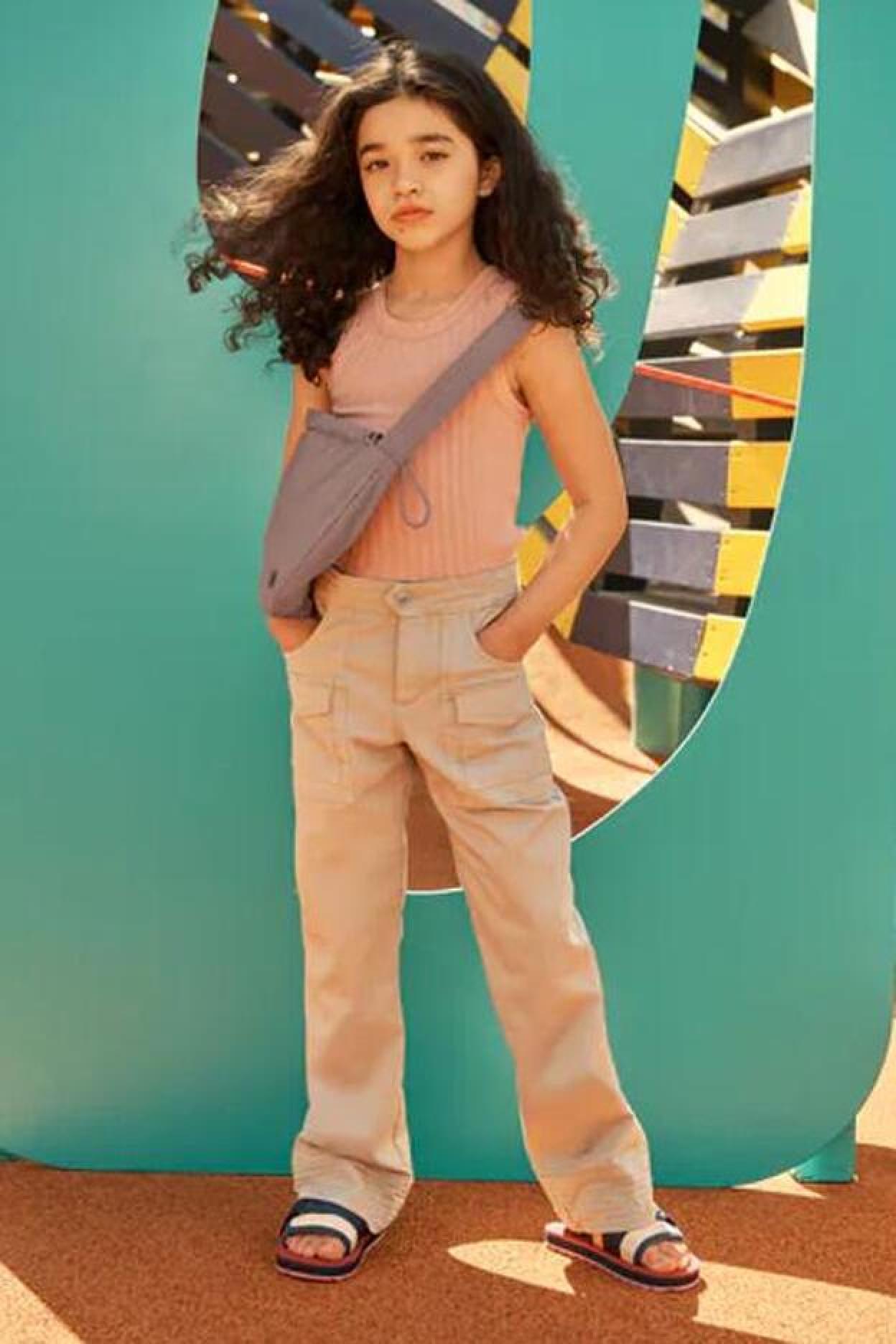 Pincha en la imagen para conocer las sandalias más bonitas de Stradivarius para llevar con vaqueros