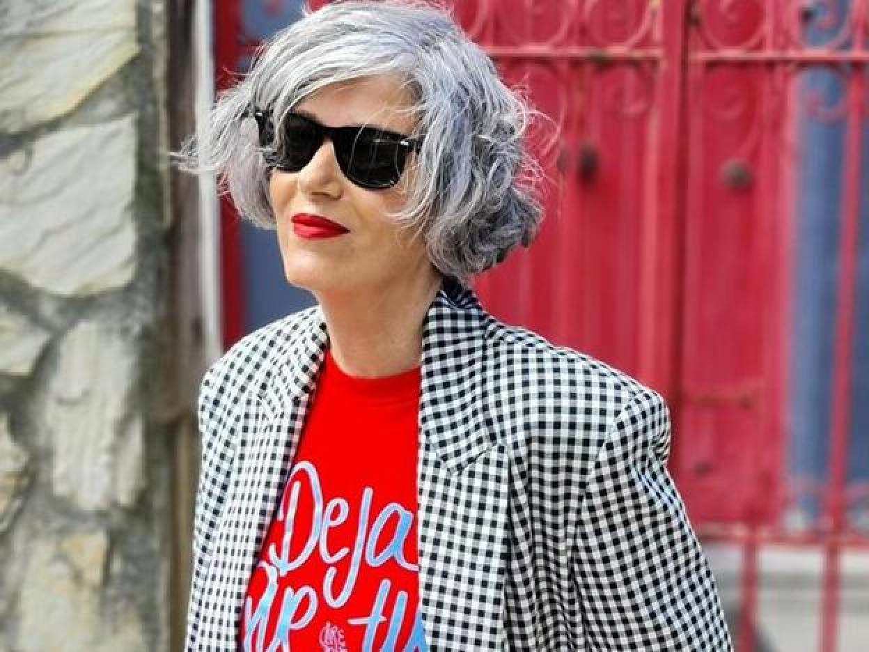 Pincha en la imagen para ver ropa que quita años: 11 looks que rejuvenecen y sientan bien a cualquier edad.