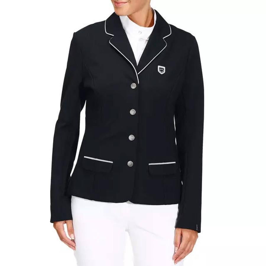 Pensada para competiciones deportivas, esta chaqueta azul marino de Decathlon es ligera y cómoda. Además, le dará a tus looks un toque ecuestre por 39,99 €.