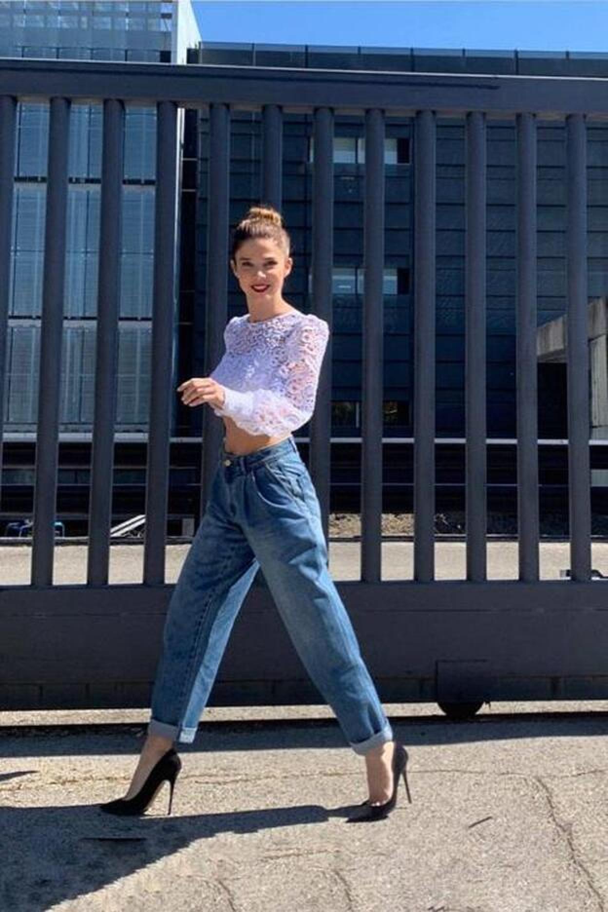 Pincha en la foto para descubrir los zapatos joya planos y de tacón cómodo tan bonitos que te los pondrás con pantalones flare, vestidos o faldas de primavera sin parar