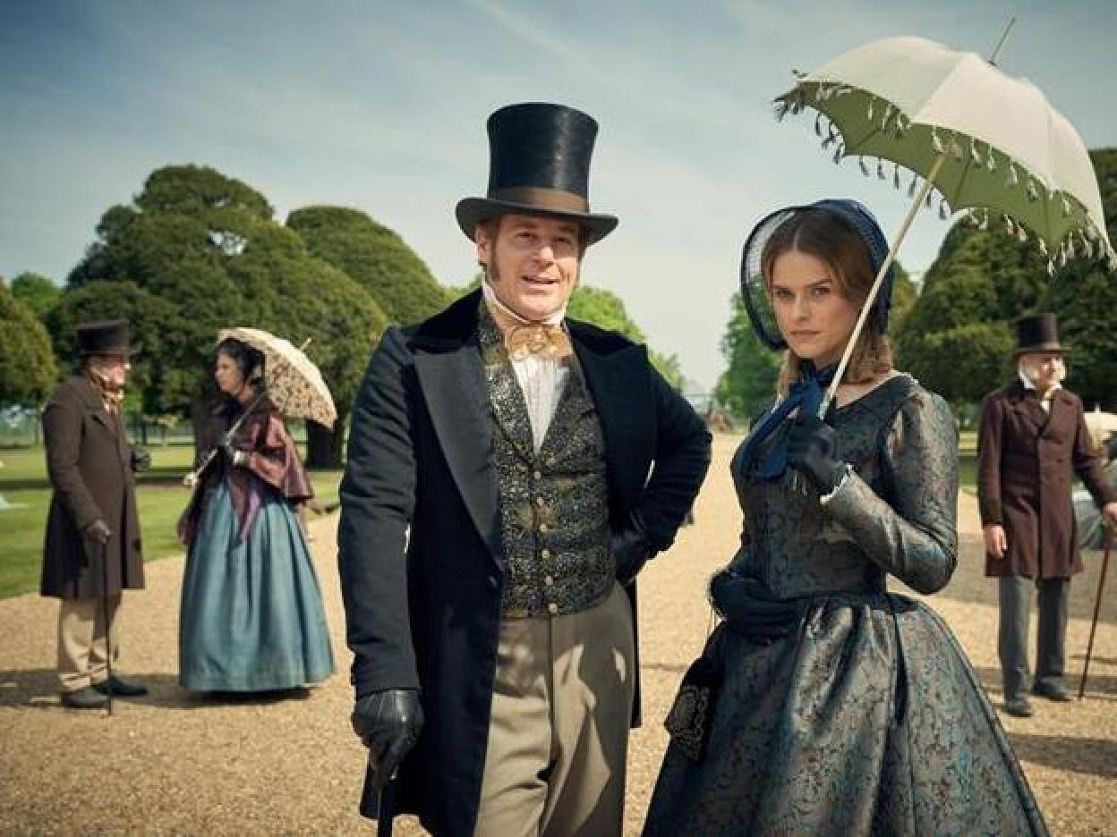 En el centro de todos los personajes de la serie está un matrimonio falso, una treta con la que por entonces los jóvenes aristócratas solían seducir a sus potenciales amantes.