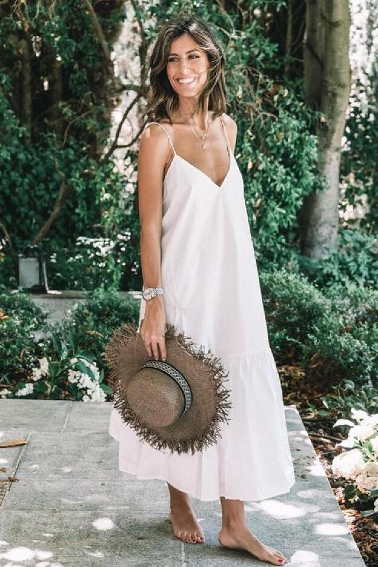 Pincha en la foto de Ana Boyer para ver más vestidos 'made in Spain' perfectos para esta primavera.